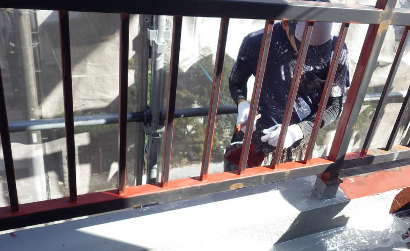 阪急沿線宝塚市での築40年木造住宅,ベランダ手摺改修塗装工事は,塗装プロ職人工房にお任せ!
