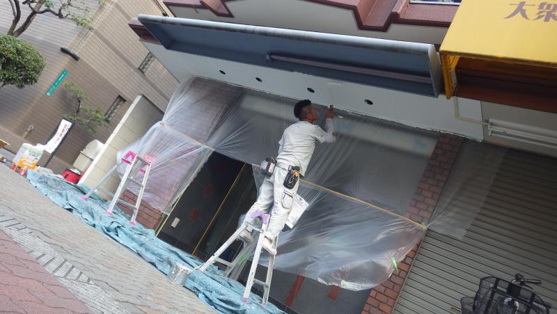 大阪市都島区での店舗,テナント,軒天上,ケイカルボード補修塗装改修工事は塗装プロ職人工房にお任せ!