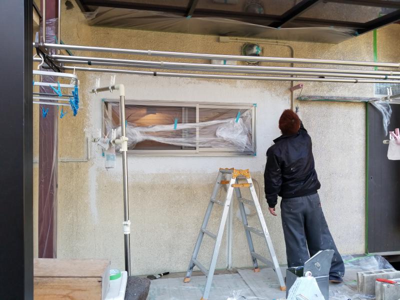東大阪市岩田にて外壁塗装工事　修繕部分のピンポイント塗装　外壁工事は塗装プロ職人工房にお任せください
