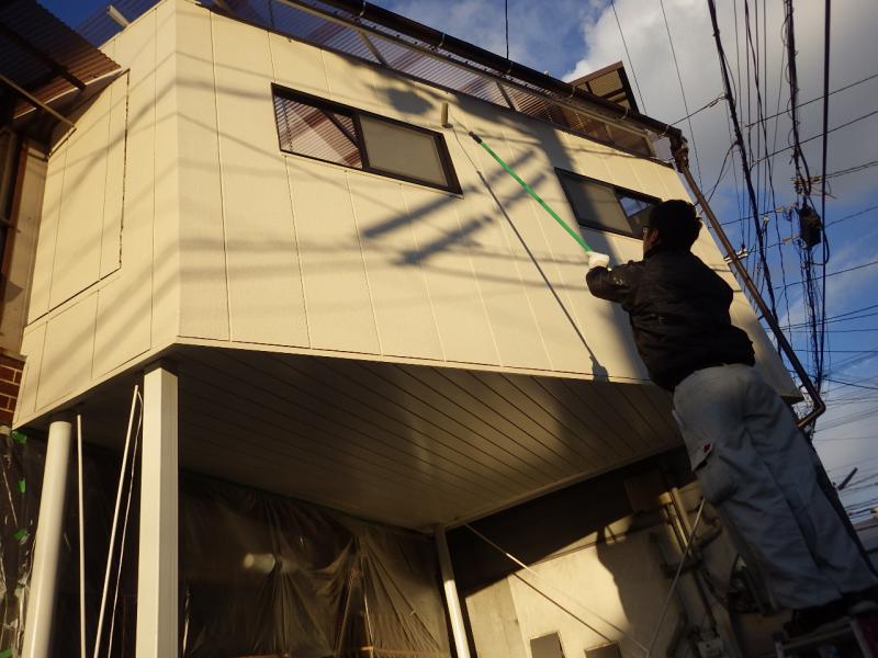 大阪は門真市での玄関周り外部面各所,外壁,金属サイディング塗装はお任せください。
