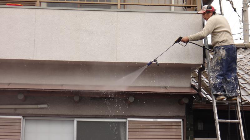 大阪で外壁塗装,屋根塗装を高品質かつ安価で提供!大阪府外壁塗装工事許可業者です!